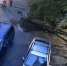 В сети появилось видео, как толпа подростков избила мужчину во дворе Дзержинского района в Ярославле - Ярославский регион