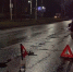 В Ярославле легковушка на скорости влетела в водителя и пассажиров сломавшегося автомобиля_291327 - YarCube.Ru