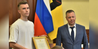 Губернатор наградил двух спасателей, доставших из Которосли тонущего ребенка - ГТРК