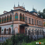 Места Башлачева в Екатеринбурге. Деревянная двухэтажка, в которой жил музыкант, теперь выглядит как пряничный домик | Источник: Александр Ашбель / E1.RU