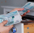 Россияне предпочитают хранить накопления в рублях. На это есть несколько причин. О них читайте в нашем разборе с экспертами  | Источник: Дарья Селенская / Городские медиа - 76.Ru