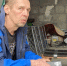 53-летний Андрей Щукин впервые оказался в рабочем доме года три назад | Источник: Елена Панкратьева / E1.RU - 76.Ru