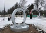 ​​Фонтаны в форме обручальных колец украсили обновленную по нацпроекту площадь в Любиме