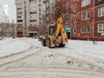 В Ярославле продолжается уборка снега на дворовых территориях и внутриквартальных проездах