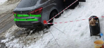 В посёлке под Ярославлем снежная глыба рухнула на автомобиль с ребёнком