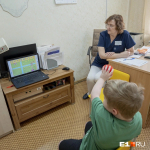Максим — один из самых старательных пациентов | Источник: Кирилл Кушнов / E1.RU