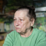 «Если нужно, заберу к себе»: посторонняя женщина спасает пенсионерку, которую дети оставили с миллионными долгами