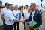 Михаил Евраев проинспектировал благоустройство площади Юности и реконструкцию бассейна в Ярославле