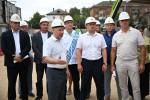 Михаил Евраев проинспектировал благоустройство площади Юности и реконструкцию бассейна в Ярославле