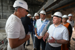 Михаил Евраев проинспектировал благоустройство площади Юности и реконструкцию бассейна в Ярославле