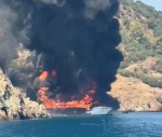 Сотне туристов пришлось прыгать за борт прямо в открытое море: в Турции вспыхнул экскурсионный корабль | Источник: РИА Новости / Telegram