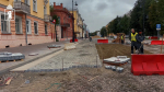 На Советской улице укладывают гранитную брусчатку