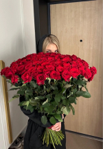 Подписчики подозревают, что Егор Крид прислал букет Саше Айс | Источник: isashaice / Instagram (экстремистская организация, деятельность запрещена на территории РФ)