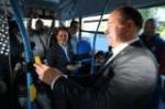 Михаил Евраев и Артем Молчанов проехали по Ярославлю на современном троллейбусе с автономным ходом